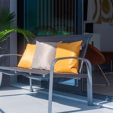 Home At Azores - Sunrise Apartment ปอนตาเดลกาดา ภายนอก รูปภาพ