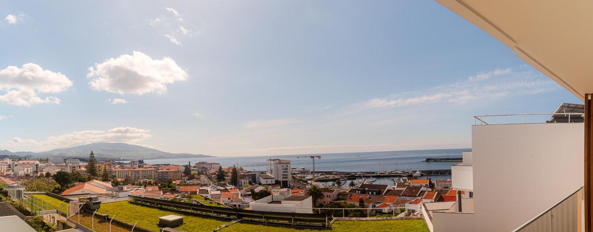 Home At Azores - Sunrise Apartment ปอนตาเดลกาดา ภายนอก รูปภาพ