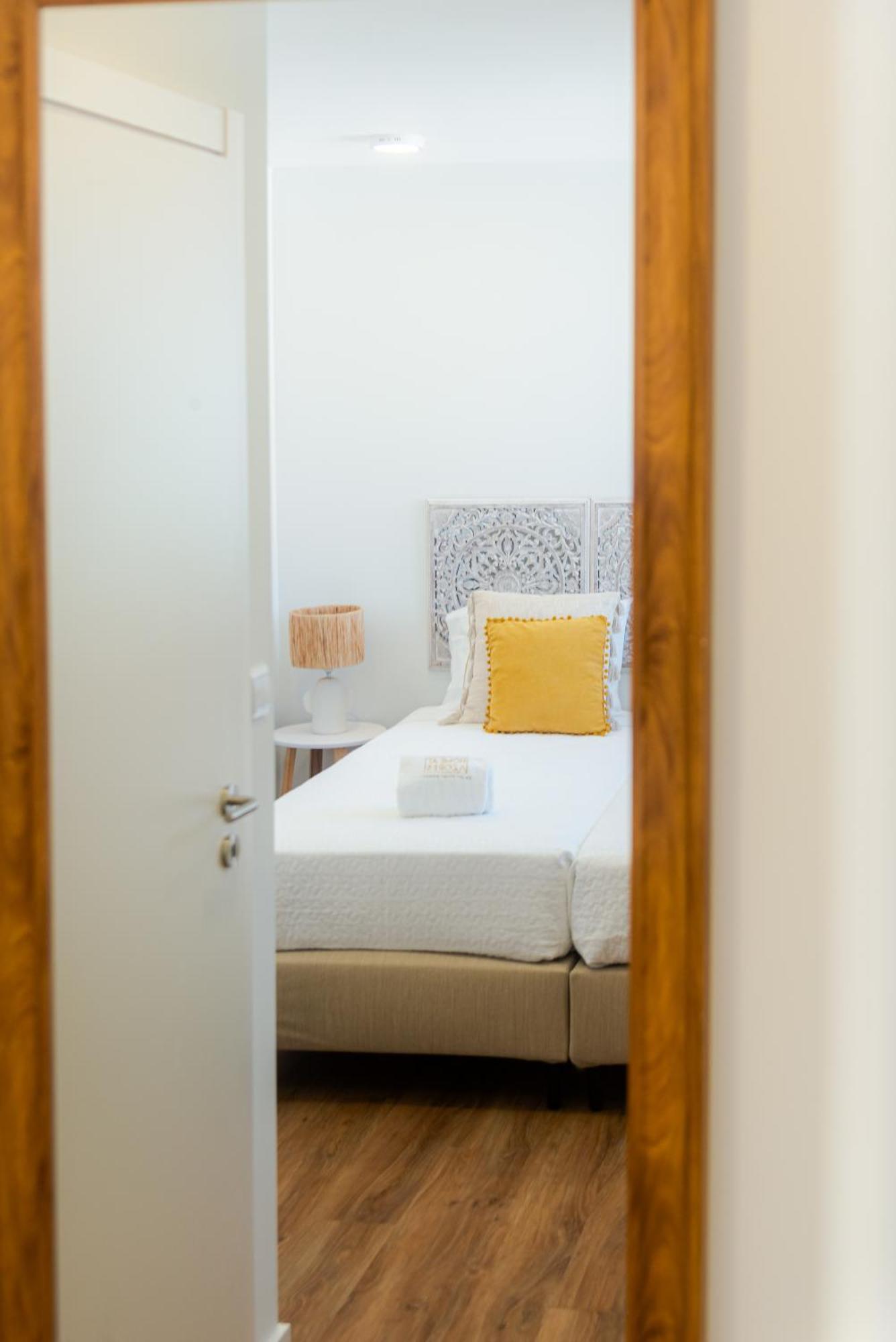 Home At Azores - Sunrise Apartment ปอนตาเดลกาดา ภายนอก รูปภาพ