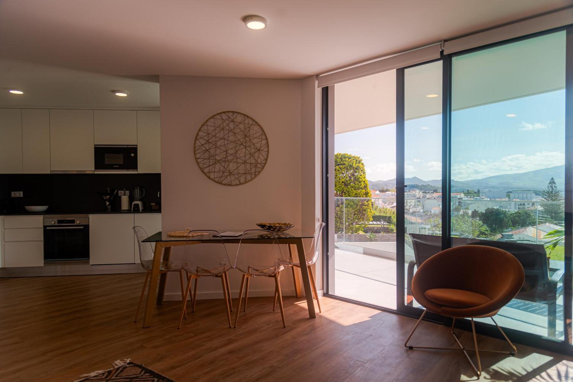 Home At Azores - Sunrise Apartment ปอนตาเดลกาดา ภายนอก รูปภาพ