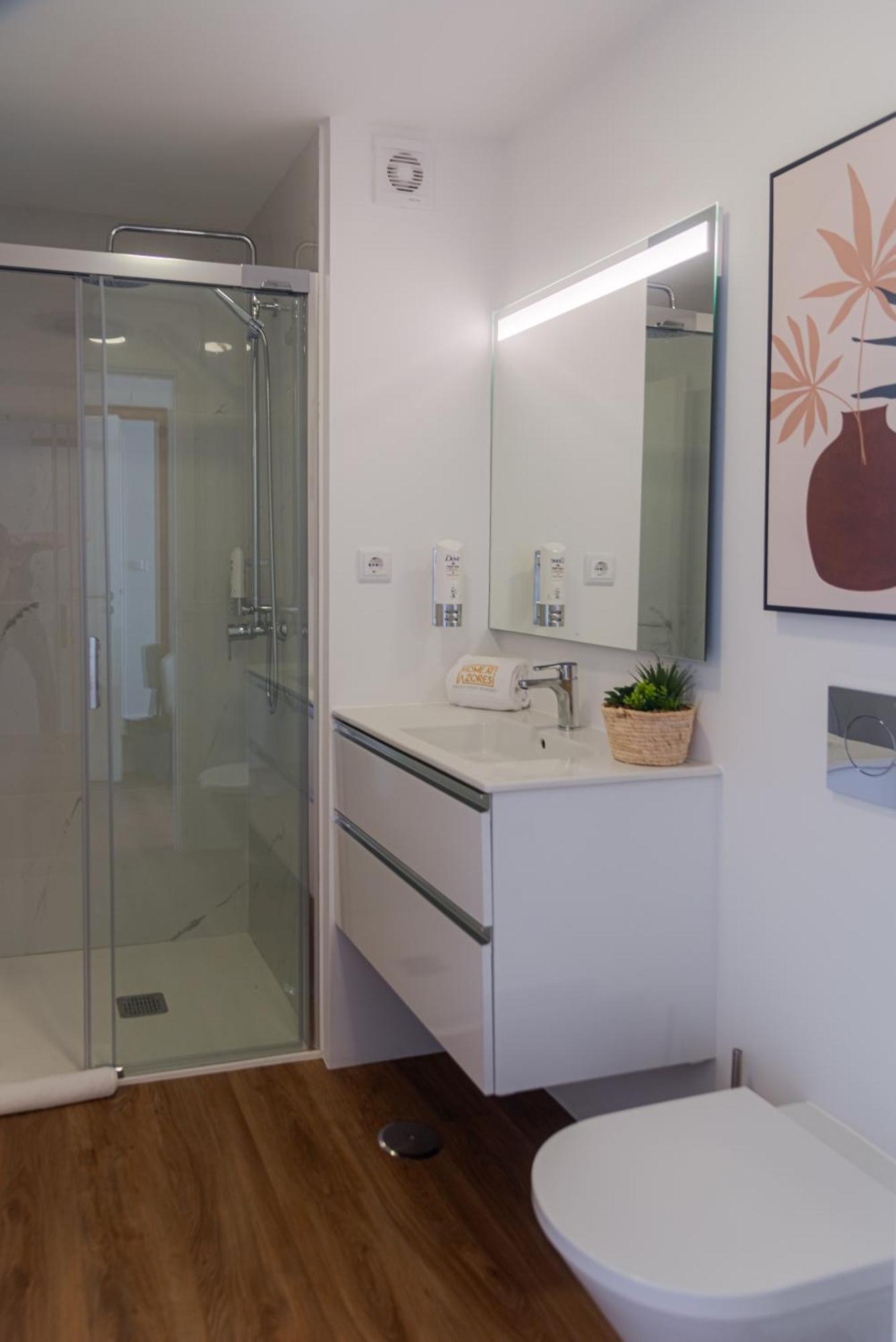 Home At Azores - Sunrise Apartment ปอนตาเดลกาดา ภายนอก รูปภาพ