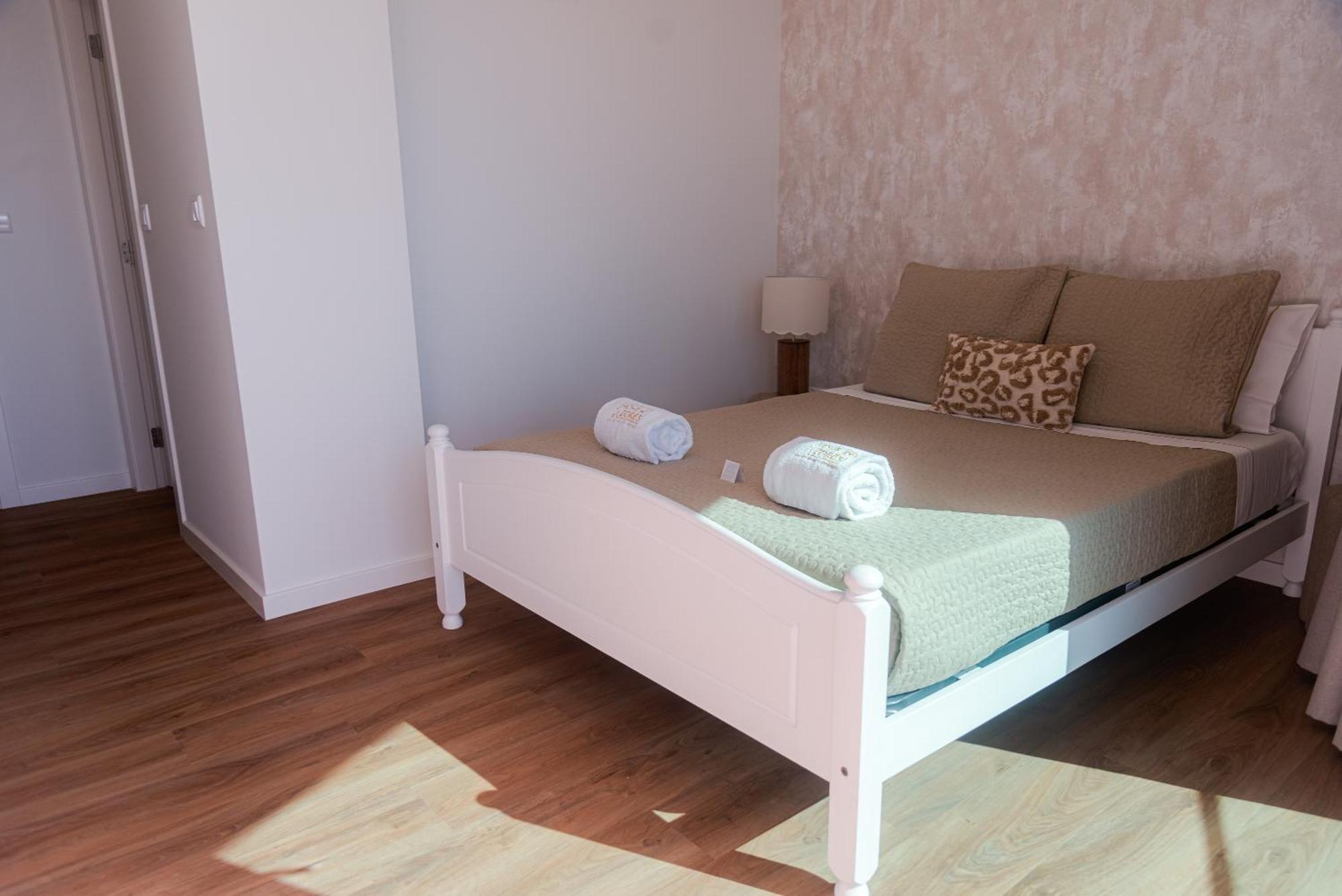 Home At Azores - Sunrise Apartment ปอนตาเดลกาดา ภายนอก รูปภาพ