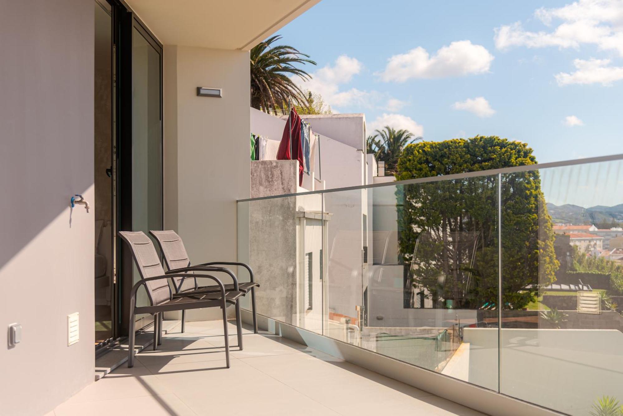 Home At Azores - Sunrise Apartment ปอนตาเดลกาดา ภายนอก รูปภาพ