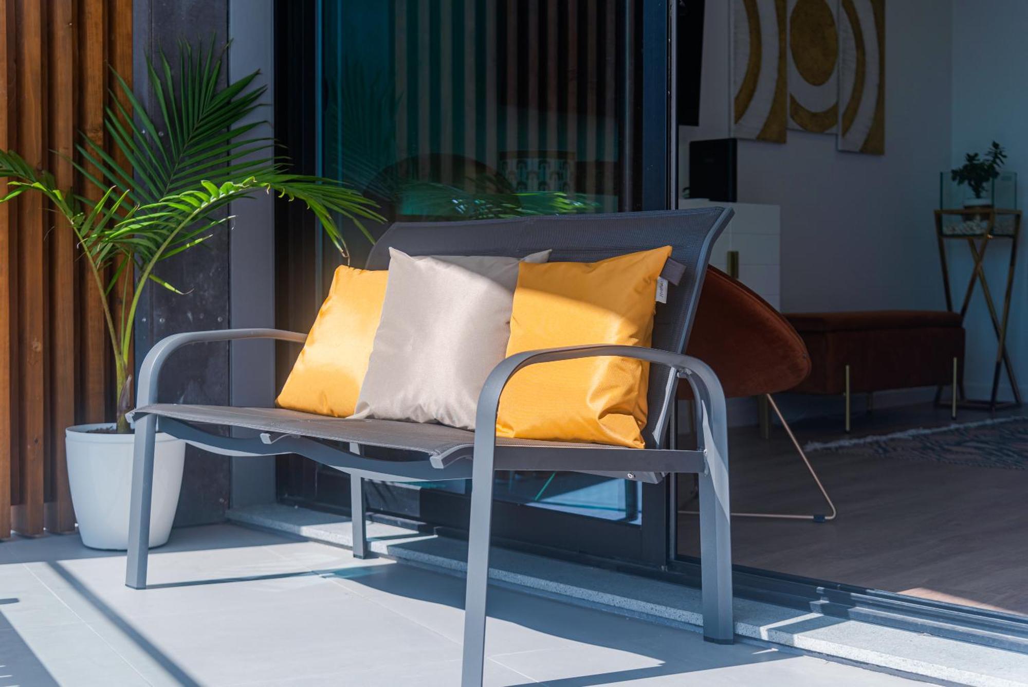 Home At Azores - Sunrise Apartment ปอนตาเดลกาดา ภายนอก รูปภาพ