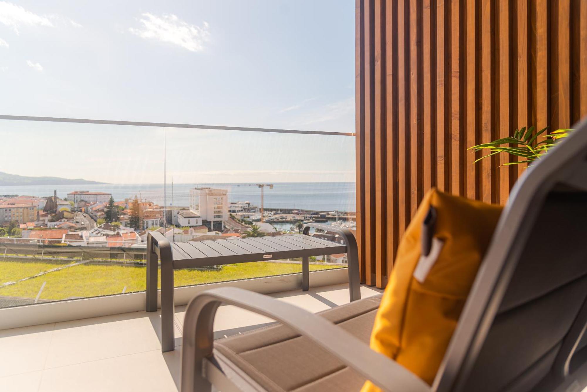 Home At Azores - Sunrise Apartment ปอนตาเดลกาดา ภายนอก รูปภาพ