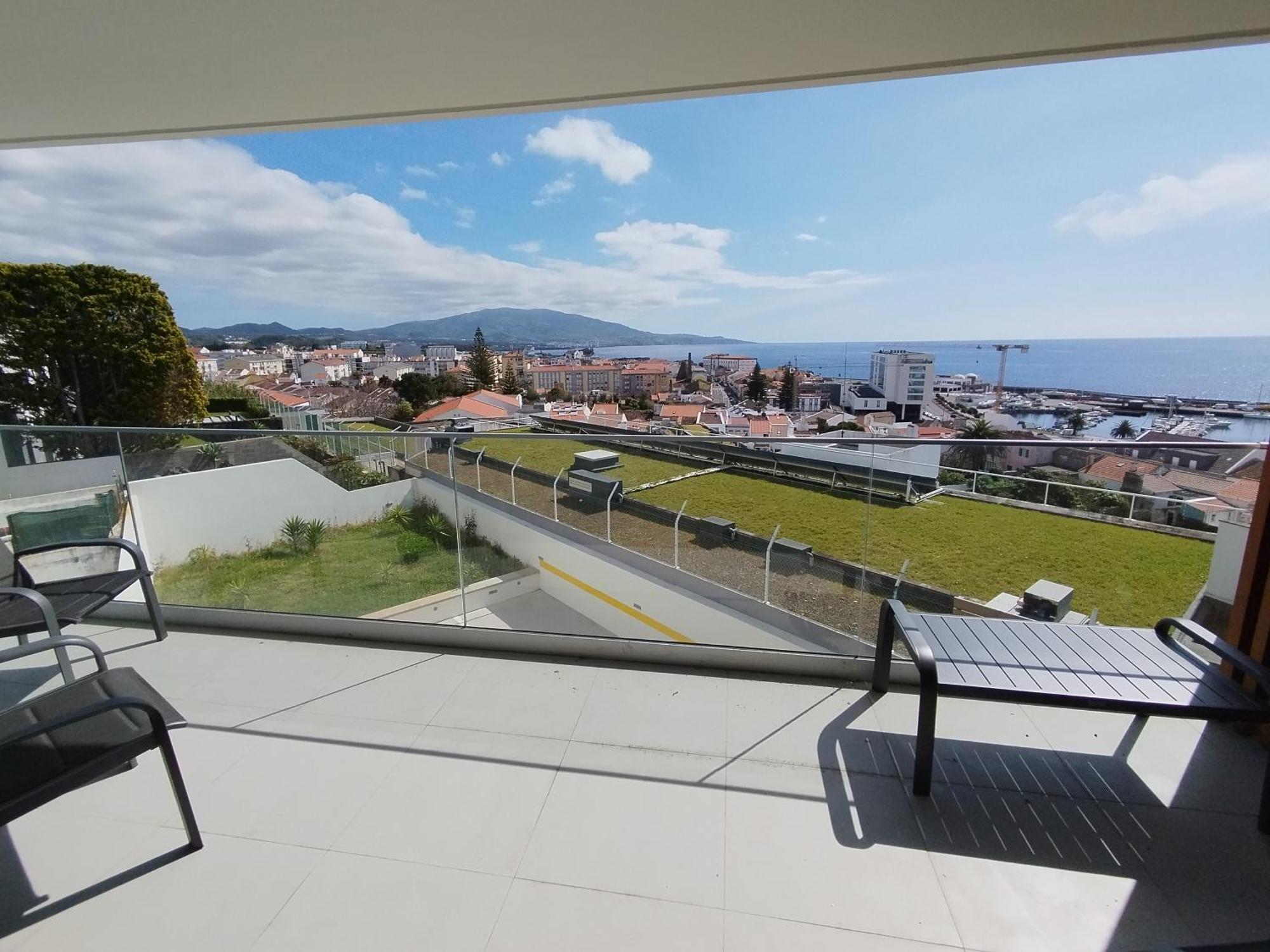 Home At Azores - Sunrise Apartment ปอนตาเดลกาดา ภายนอก รูปภาพ